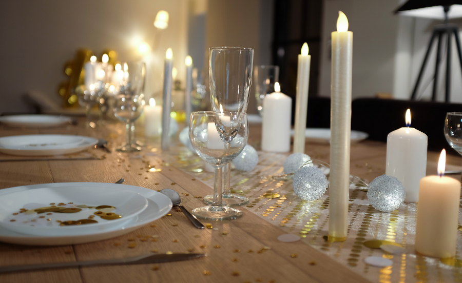 Décoration table de fêtes : or et blanc - Skylantern - le Blog